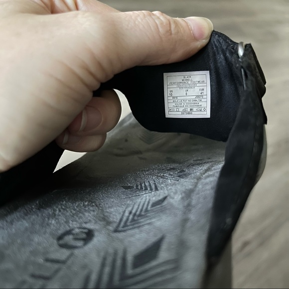 Merrell Women’s 10 Black Y-Strap Adhera Perforated Leather Sandal Metal Detail - Picture 4 of 7